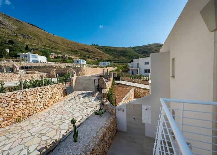 Giardino Degli Allori - Flores كاستيلاّماري ديل غو